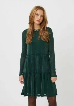 Moves Huma- Jurk - Ponderosa Pine